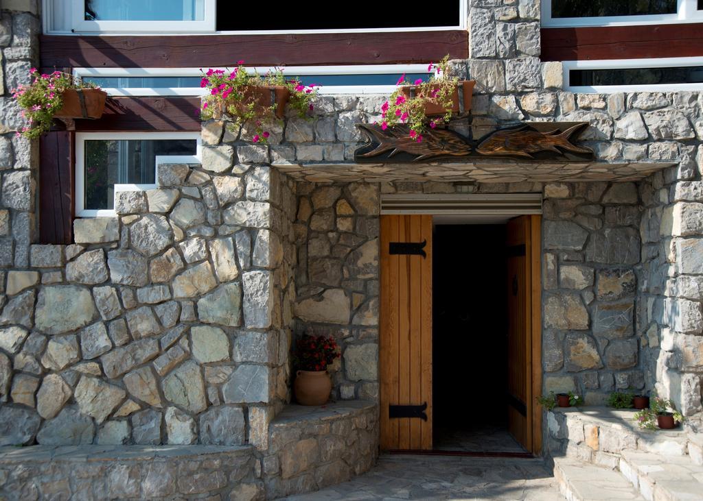 Hotel R Utjeha Zewnętrze zdjęcie