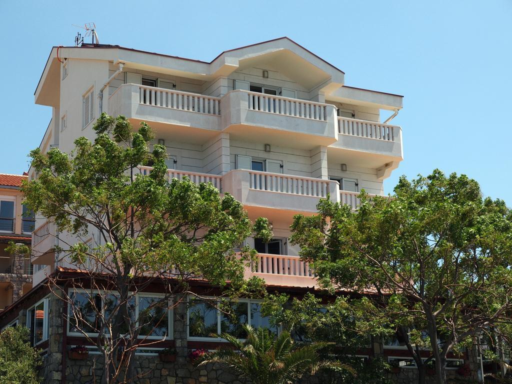 Hotel R Utjeha Zewnętrze zdjęcie